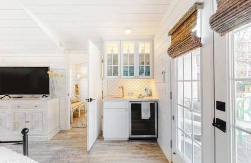 Midtown Ocean City Cabaña | Robins Nest On 86th Street - Ocean City, MD
