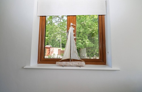 Fareham Cabaña | ROBINS NEST, with pool in Titchfield Common