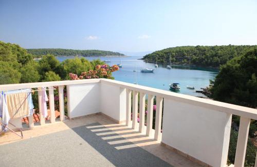 Cove Osibova (Milna) Apartamento | Robinson Luce