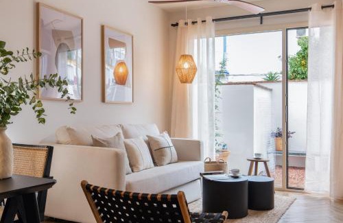 Doctor Barraquer-Grupo Renfe-Policlinico Apartamento | Robles Suite Apartment with Jacuzzi and Private Parking