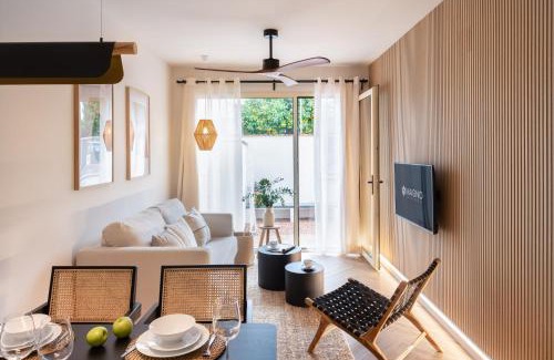 Doctor Barraquer-Grupo Renfe-Policlinico Apartamento | Robles Suite Apartment with Jacuzzi and Private Parking