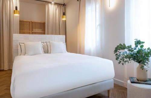 Doctor Barraquer-Grupo Renfe-Policlinico Apartamento | Robles Suite Apartment with Jacuzzi and Private Parking
