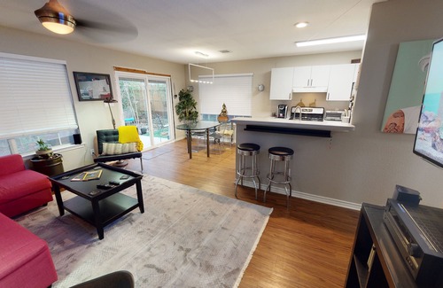 South Manchaca Casa | Roc's Austin Retreat in South Central Austin