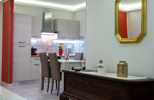 Enna Apartamento | Rocca di Cerere - Casa Venere, suite con jacuzzi en la habitación.