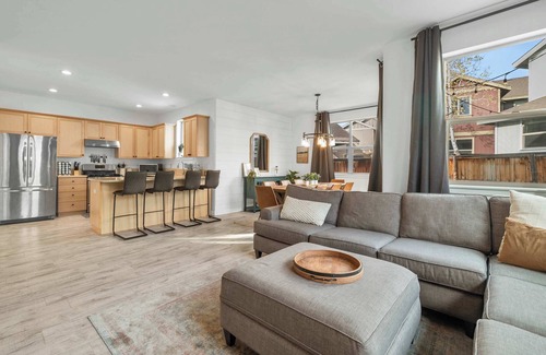 Old Farm District Casa | Fam-Friendly| Hot-tub | 30min to MT Bachelor