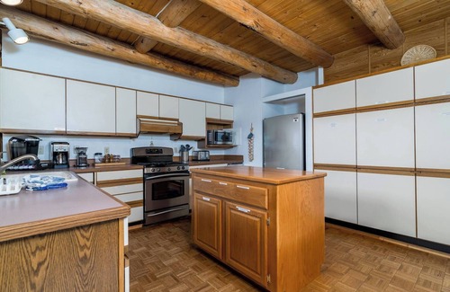 Drummond Cabina | Rock Creek Cabin Hideaway with Stunning Views!