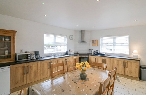 Ardnatrush Cabaña | ROCK LAWN COTTAGE, family friendly in Kealkill, County Cork