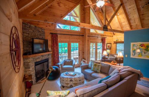 Buck Mountain Casa | Rock n Rhapsody - Blue Ridge Log Cabin - Minutes to West Jefferson - Fireplace - Foosball