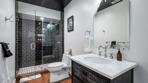 Hollywood Hotel | Rock n Roll by AvantStay Vibey 2BDR in Prime Hollywood Steps to Attractions