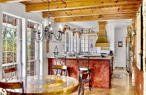 Wimberley Casa | Rock n Wood- hill country living con piscina, a 5 minutos del centro de Wimberley.