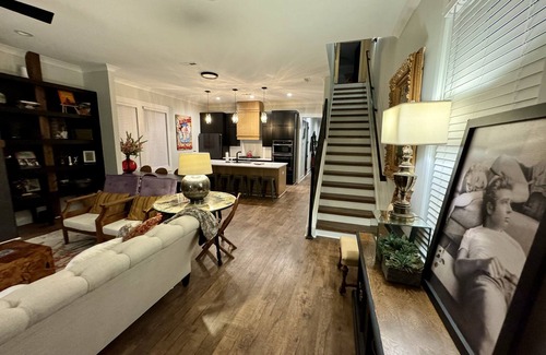 Hadley - Washington Casa | ROCK NASHVILLE. New home is less than 3 miles to Broadway, 2 miles to Mid Town.