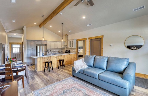 Rockerville Condominio | Rockerville Gold Town Lodging #1- This one-bedroom condo is your perfect home base for adventure and relaxation. Just minutes from Mount Rushmore, Crazy Horse Memorial, Custer State Park, Sturgis, and the Badlands.