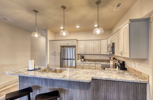 Rockerville Condominio | Rockerville Gold Town Lodging #3-This one-bedroom condo is your perfect home base for adventure and relaxation. Just minutes from Mount Rushmore, Crazy Horse Memorial, Custer State Park, Sturgis, and the Badlands.