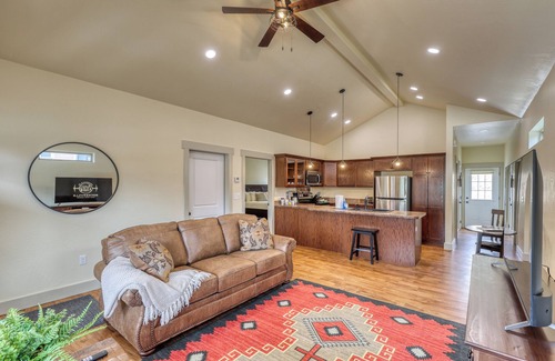 Rockerville Condominio | Rockerville Gold Town Lodging #5- This one-bedroom condo is your perfect home base for adventure and relaxation. Just minutes from Mount Rushmore, Crazy Horse Memorial, Custer State Park, Sturgis, and the Badlands.
