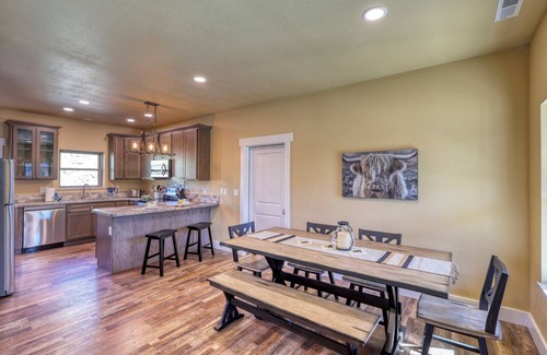 Rockerville Condominio | Rockerville Gold Town Lodging #12-This two-bedroom condo is your perfect home base for adventure and relaxation. Just minutes from Mount Rushmore, Crazy Horse Memorial, Custer State Park, Sturgis, and the Badlands.
