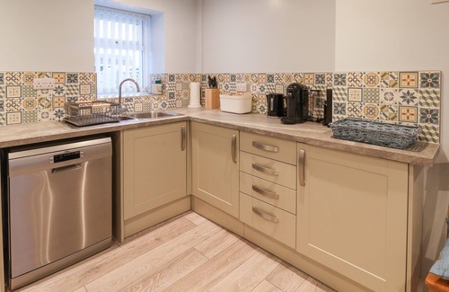 Staithes Cabaña | ROCKFISH COTTAGE, family friendly, with open fire in Staithes