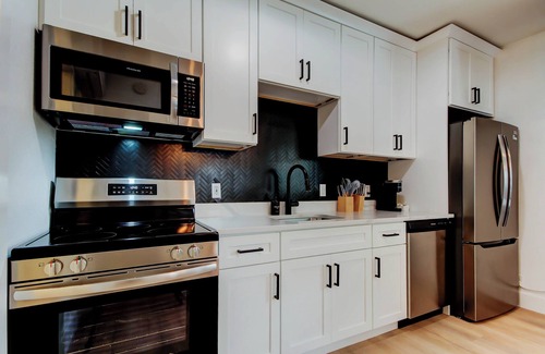 Indian Rocks Beach Cabaña | Rockin Retreat- Triplex w/ heated pool, Steps to beach, fire pitt, and putt putt