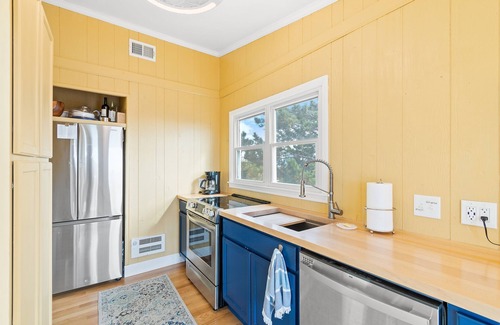Holden Beach Casa | "Rocking P" 2 Bedroom, 1 Bathroom, Pet Friendly and Oceanfront
