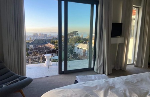 Cape Town City Centre Villa | Rocklands a Warm Family Home on the Upper Most Slopes of Table Mountain