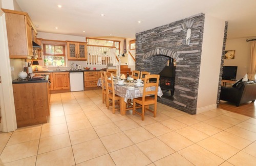 MacGillycuddy's Reeks Cabaña | ROCKLANDS HOUSE, pet friendly in Beaufort, County Kerry