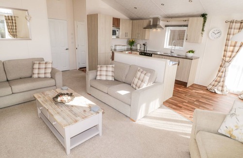 Runswick Bay Cabaña | ROCKPOOL RETREAT, pet friendly, luxury holiday cottage in Hinderwell
