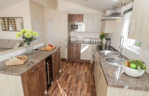 Runswick Bay Cabaña | ROCKPOOL RETREAT, pet friendly, luxury holiday cottage in Hinderwell