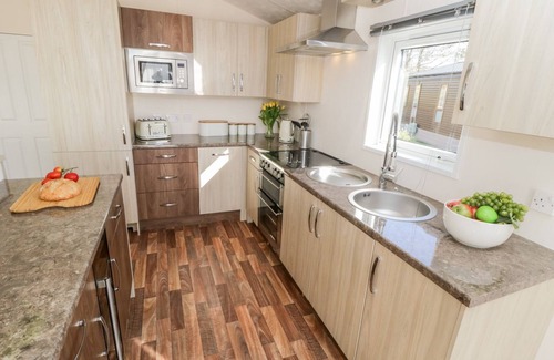Runswick Bay Cabaña | ROCKPOOL RETREAT, pet friendly, luxury holiday cottage in Hinderwell