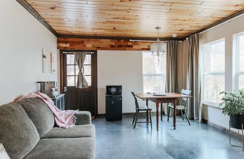 Afton Apartamento | Rockwell: Dogwood Suite-Apartamento-Baño Privado