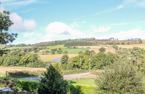 Castledockrell Cabaña | ROCKWOOD COTTAGE, pet friendly in Bunclody, County Wexford