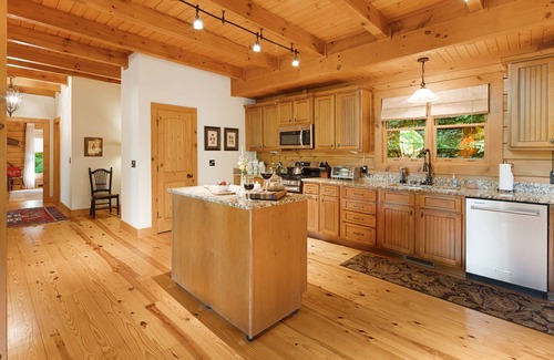 Black Mountain Casa | Rocky Mountain Private Creek Fire Pit