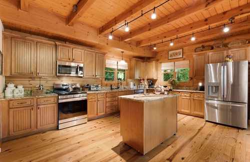 Black Mountain Casa | Rocky Mountain Private Creek Fire Pit