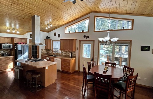 Nordegg Cabaña | Rocky Mountain Retreat: Private 2 Acres & Hot Tub