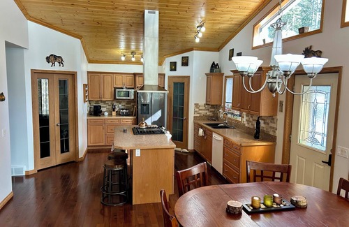 Nordegg Cabaña | Rocky Mountain Retreat: Private 2 Acres & Hot Tub