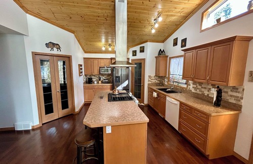 Nordegg Cabaña | Rocky Mountain Retreat: Private 2 Acres & Hot Tub