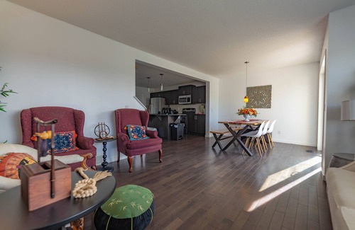 Cochrane Casa | Rocky Mountain View 4 You & Hot tub