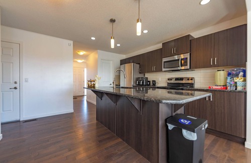 Cochrane Casa | Rocky Mountain View 4 You & Hot tub