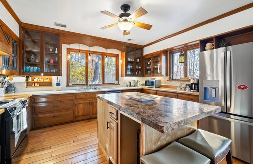 Kabletown Cabina | Rocky Ridge - Cabin w/ Hot Tub & Heavenly Views!