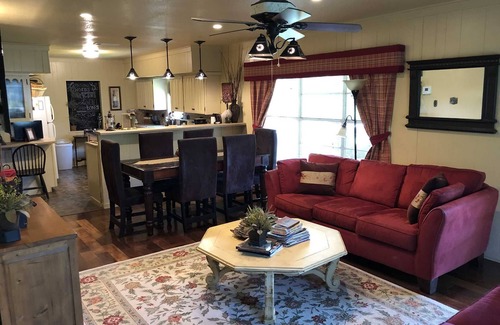 Bandera Casa | Rocky River Guest House