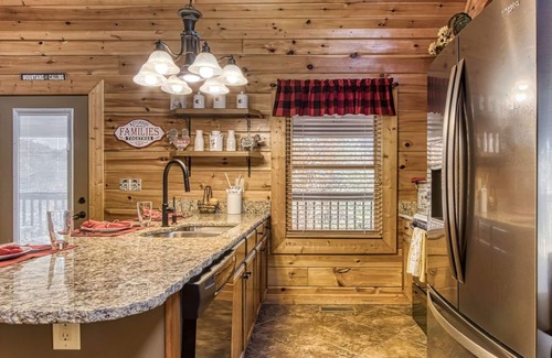 Sevierville Cabina | Rocky Top Heaven - Arcade Game, $1089 tickets each paid day, Dollywood and More!