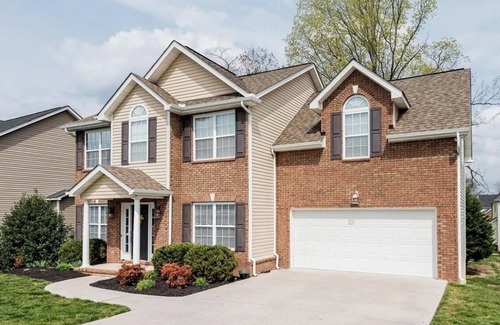 Ashley Oaks Casa | Rocky Top Refuge 15 minutes from UT, downtown, and Turkey Creek!