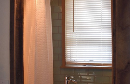 Lyons Complejo | Rocky Waters – Cozy Tiny House Getaway for Families Near Estes Park