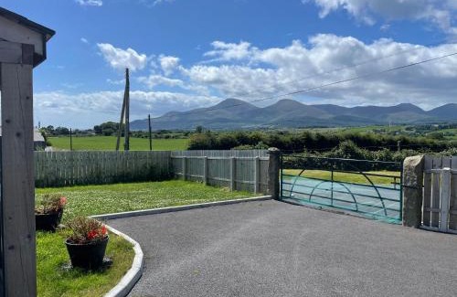 Annsborough Casa | Roddys cottage three bedroom with hot tub sleeps6