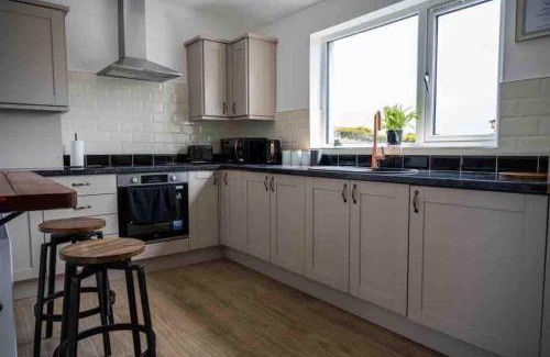 Annsborough Casa | Roddys cottage three bedroom with hot tub sleeps6