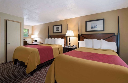 Erie Hotel | Rodeway Inn