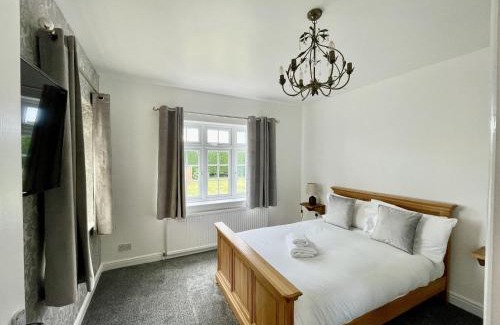 Boston Casa | Rodgers Land (The Bungalow)