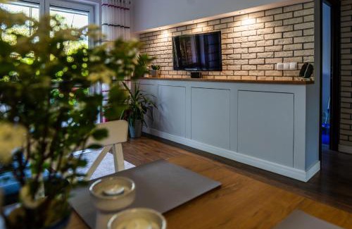 Warsaw Apartamento | Rodzinny relaks z ogrodem i garażem