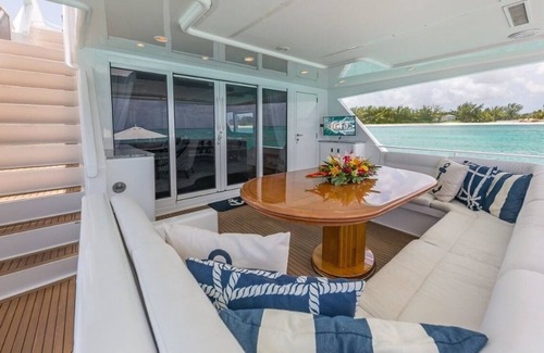 Ludlam Alquiler De Eote | Rogue, 105ft Yacht with Hot-tub