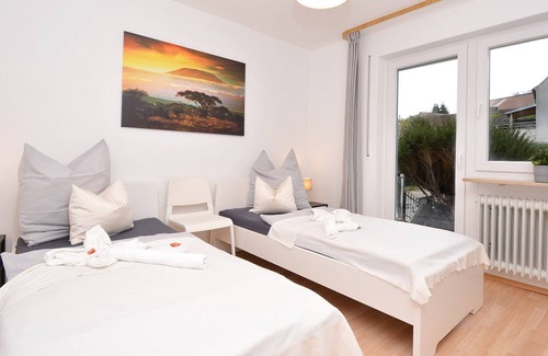 Rohr Apartamento | Roh01 - Geräumige Apartment mit Terrasse in Rohr bei Nürnberg, 90 qm, 3 Schlafzimmer, Max. 6 Personen