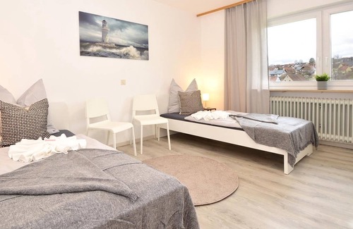 Rohr Apartamento | Roh02 - Geräumige Apartment mit Balkon in Rohr bei Nürnberg, 90 qm, 4 Schlafzimmer, Max. 7 Personen