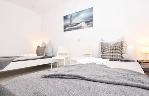 Rohr Apartamento | Roh02 - Geräumige Apartment mit Balkon in Rohr bei Nürnberg, 90 qm, 4 Schlafzimmer, Max. 7 Personen